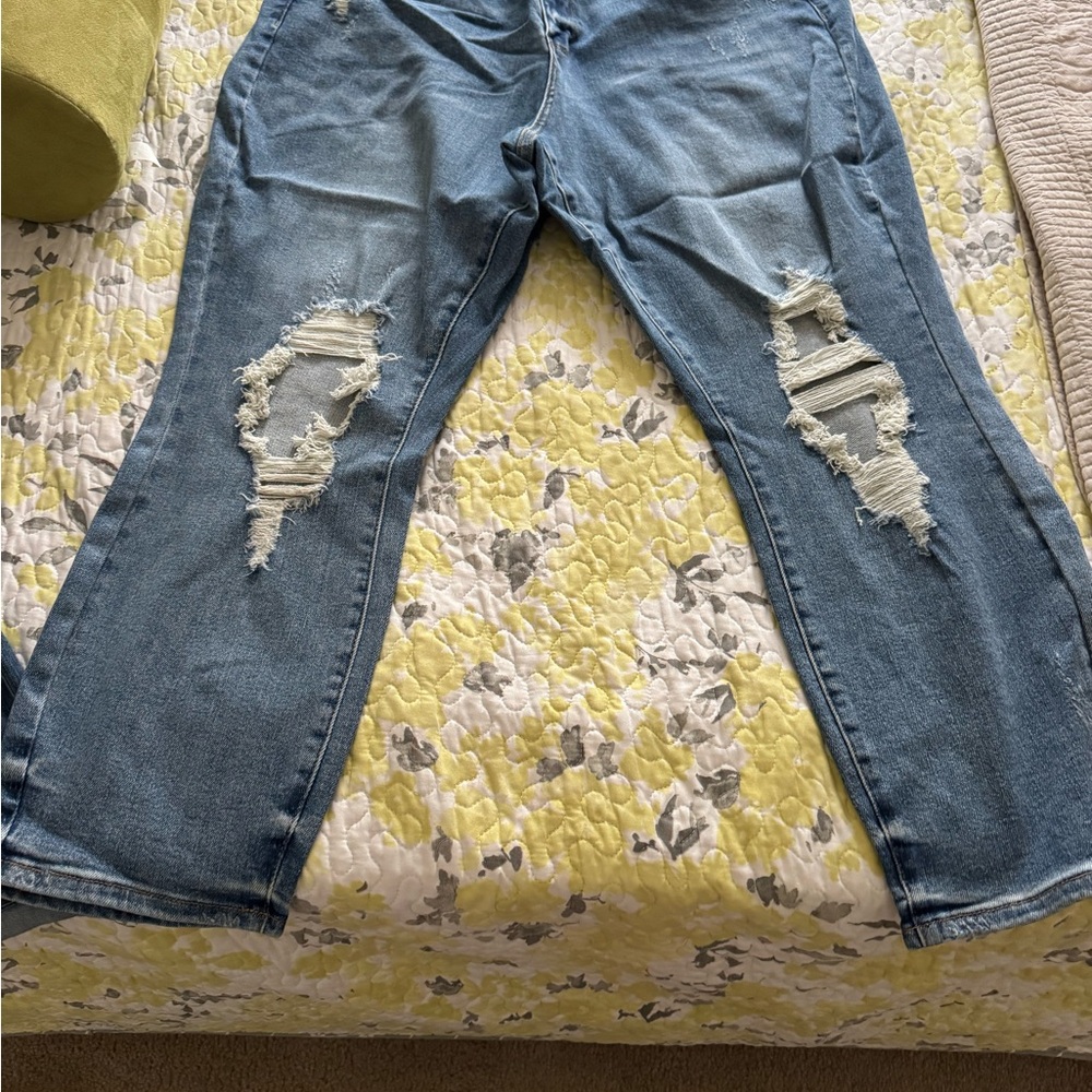 Judy Blue Women's Boyfriend Jeans - Distressed Blue